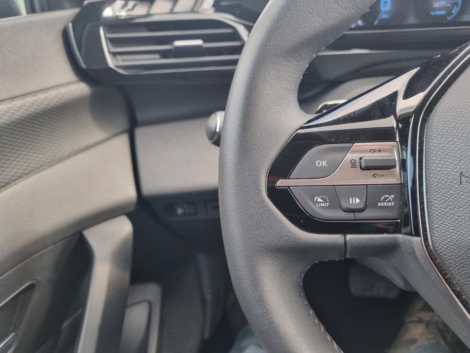 PEUGEOT 308 SW 1.2 Hybrid Style-image-26