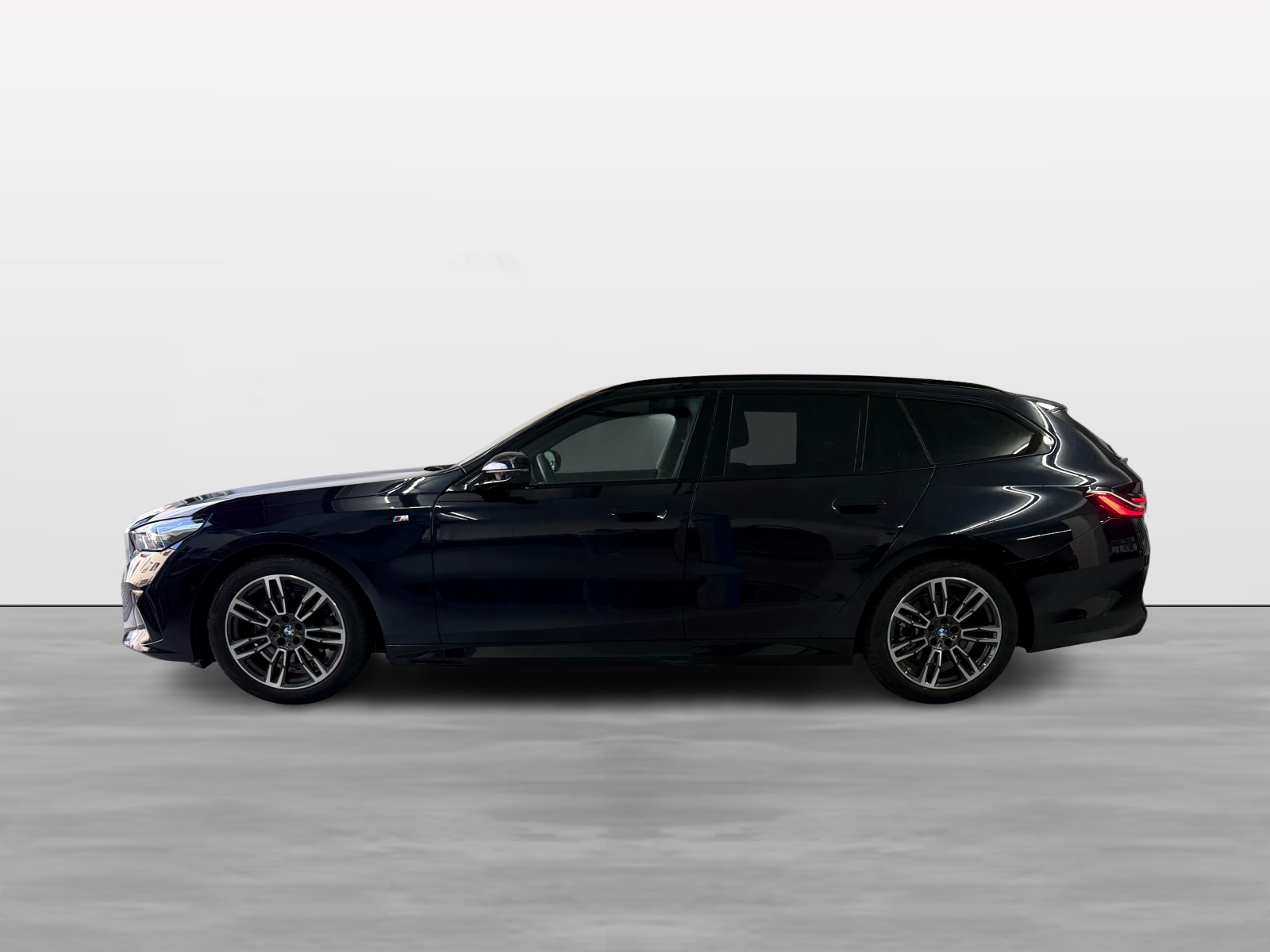 BMW 520d xDrive 48V Touring M Sport Steptronic-image-2