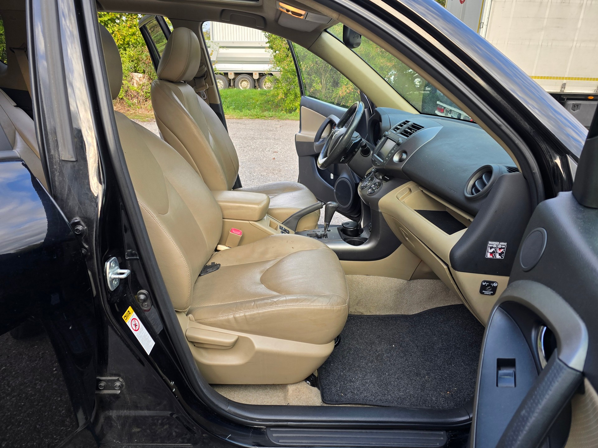 TOYOTA RAV-4 2.2D-CAT Linea Luna AT-image-14