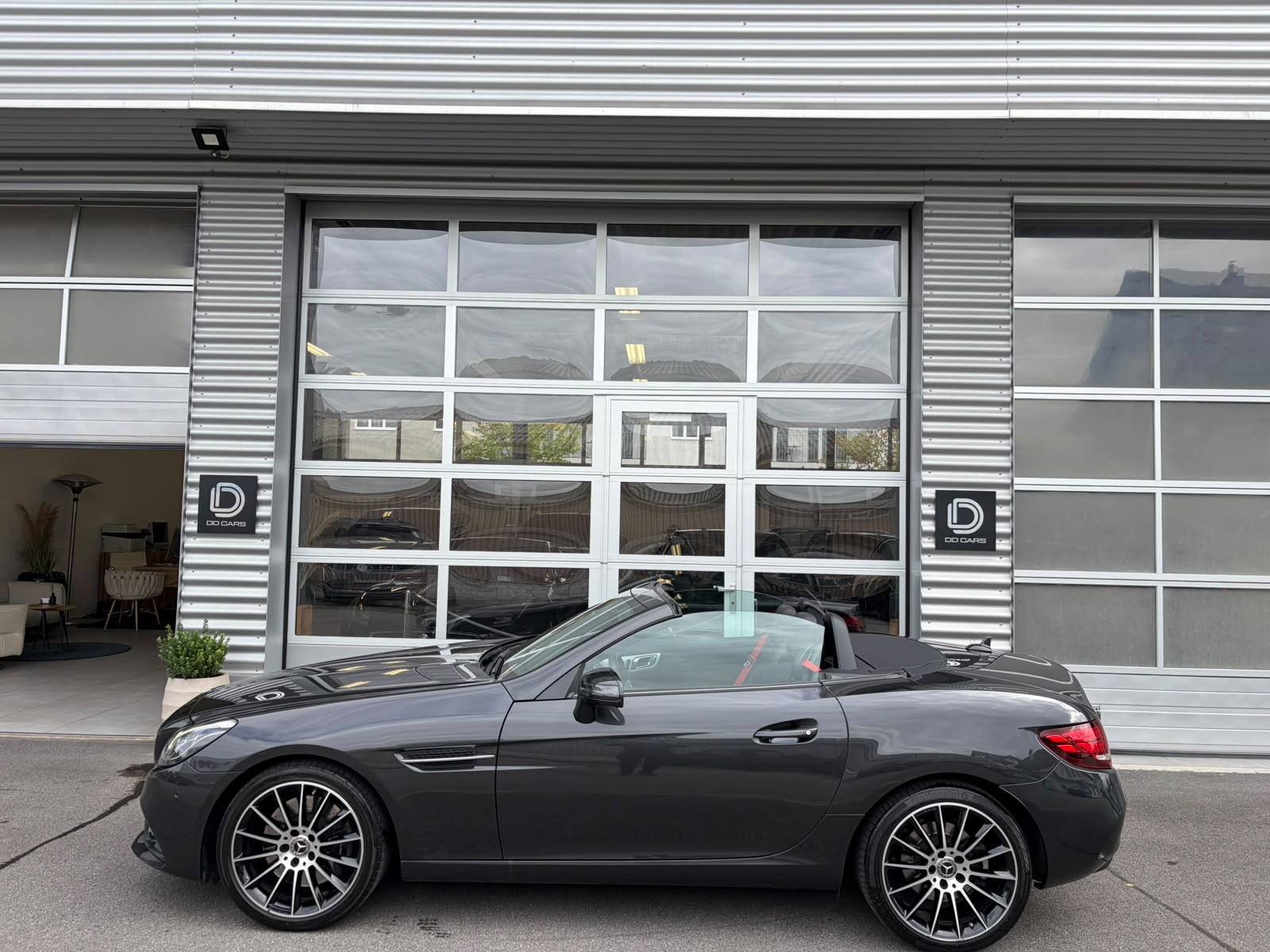 MERCEDES-BENZ SLC 180 AMG Line 9G-Tronic ** AMG **-image-5