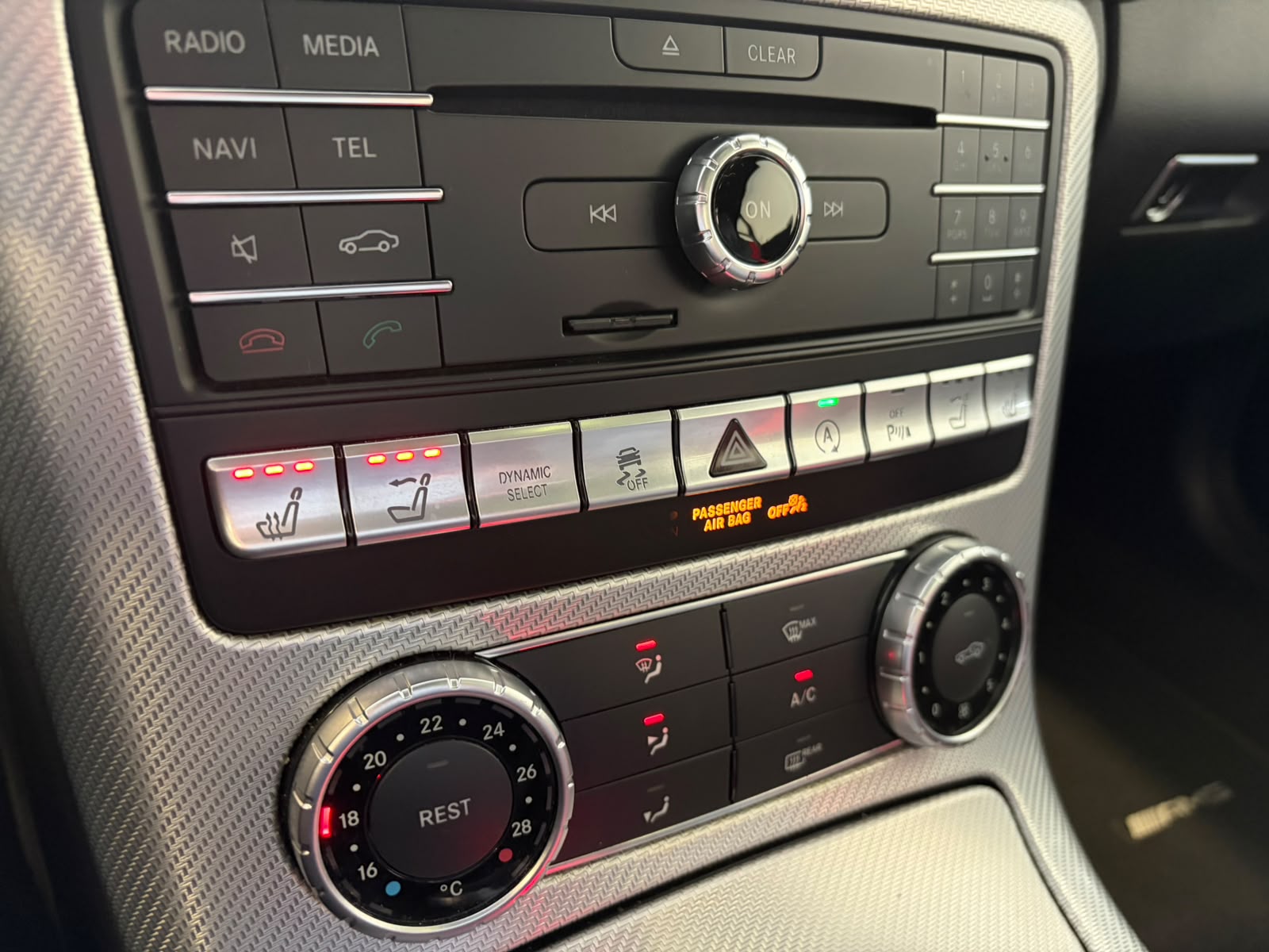 MERCEDES-BENZ SLC 180 AMG Line 9G-Tronic ** AMG **-image-11