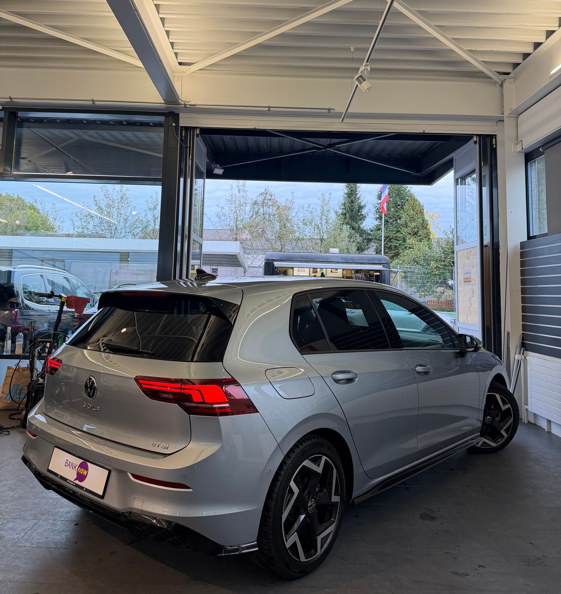 VW Golf VIII 1.5 eTSI R-Line DSG-image-3