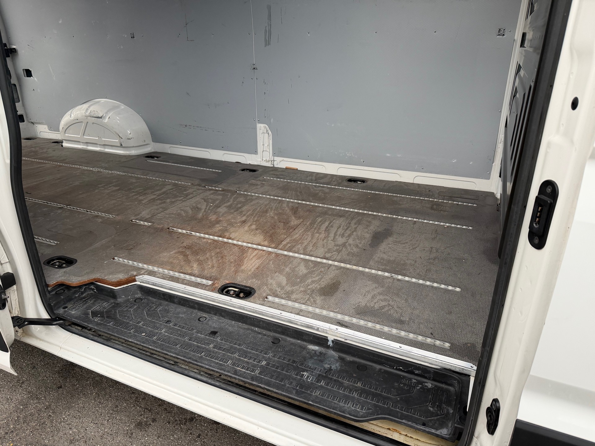 VW Crafter 35 2.0 BiTDI L4 A-image-15