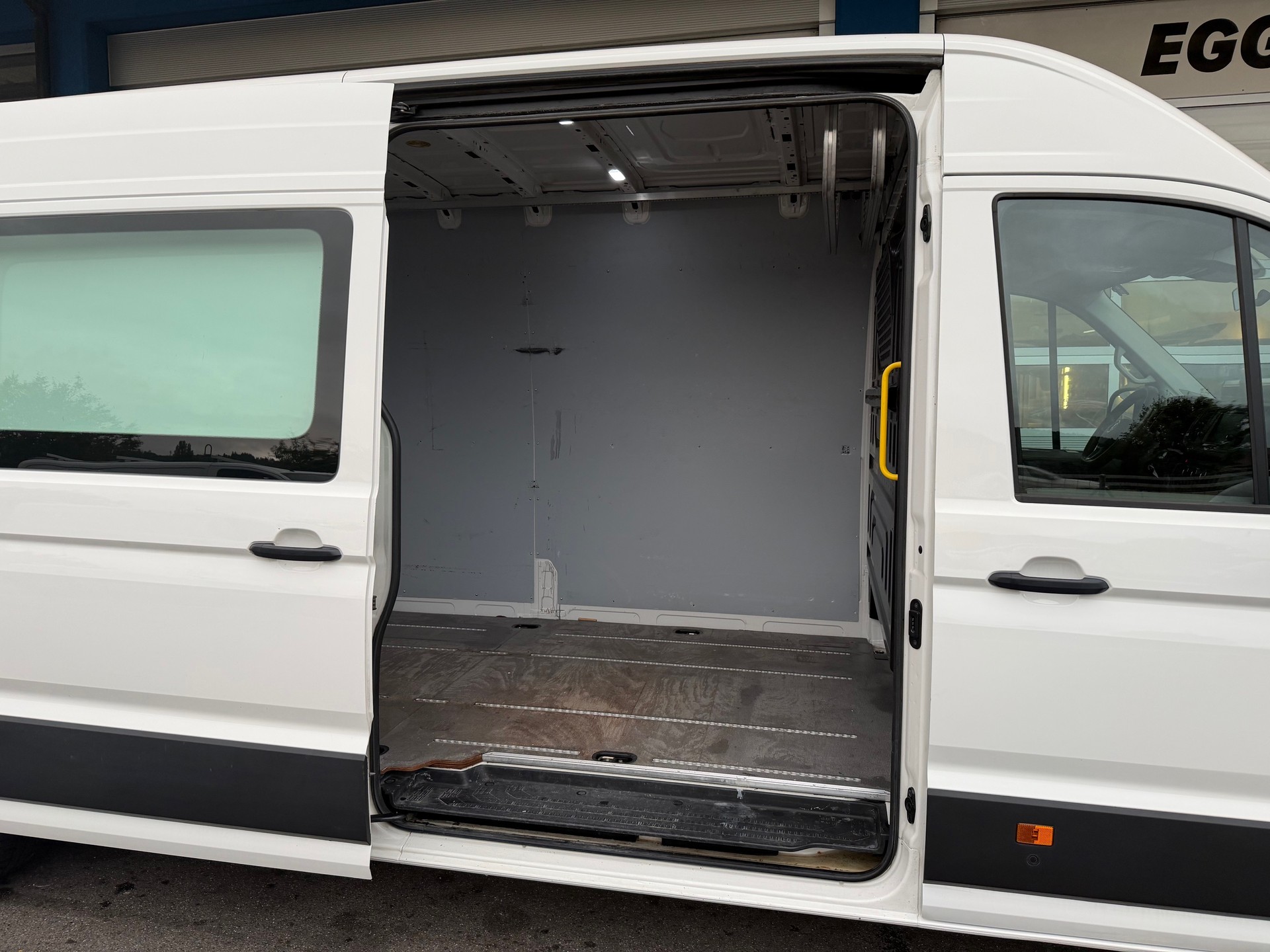 VW Crafter 35 2.0 BiTDI L4 A-image-13