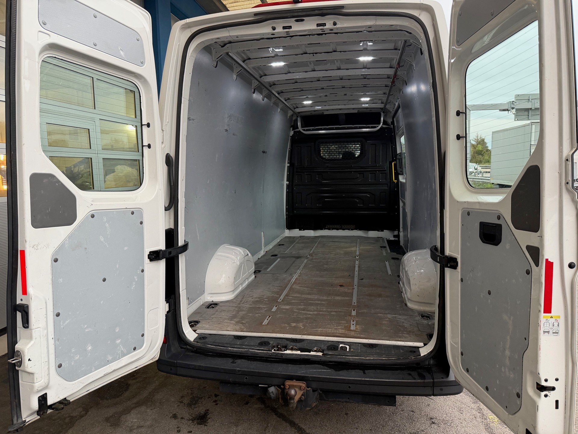 VW Crafter 35 2.0 BiTDI L4 A-image-12