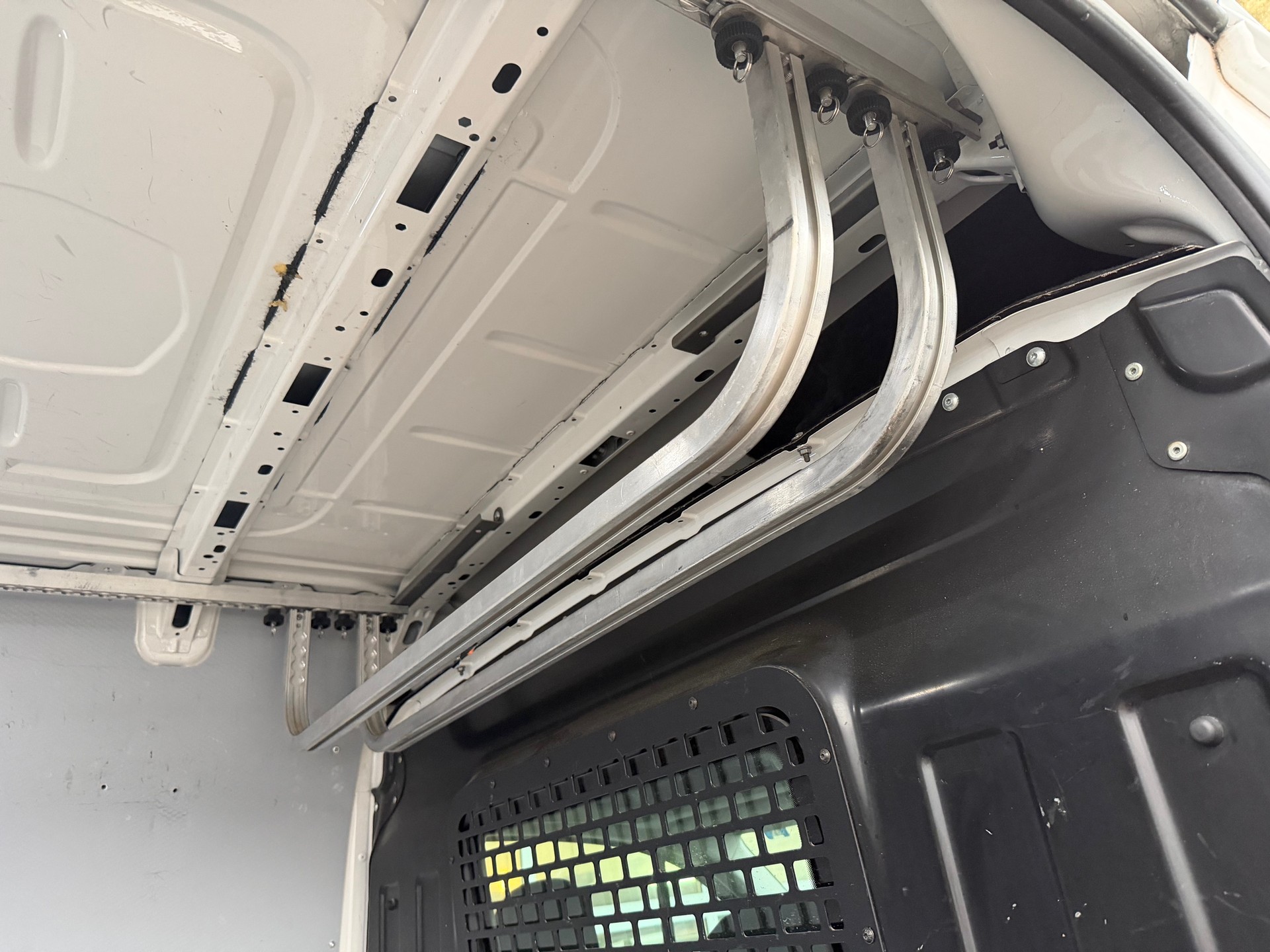 VW Crafter 35 2.0 BiTDI L4 A-image-14