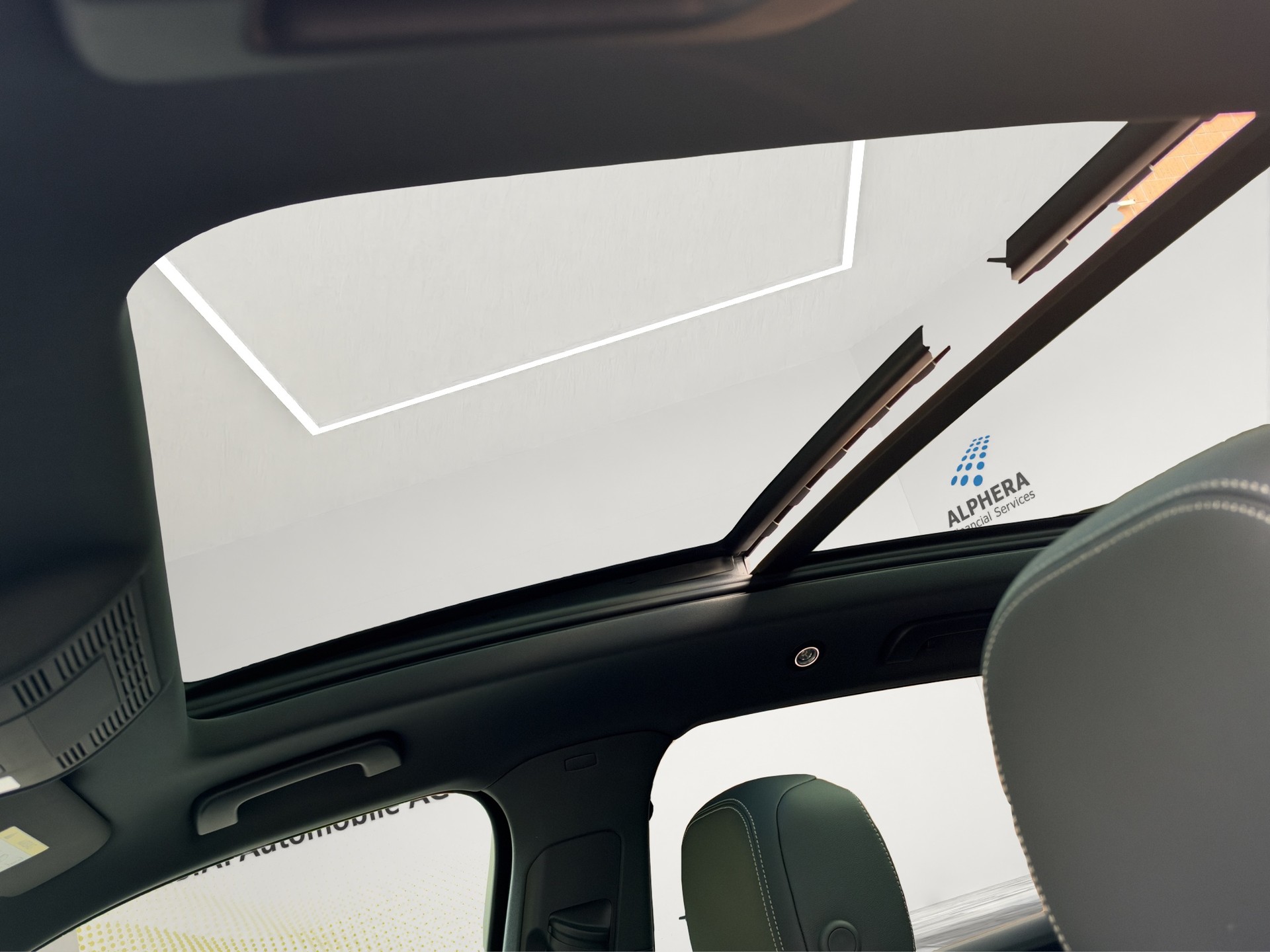 VW Touareg 3.0TSIe Hybrid R 4x4-image-15