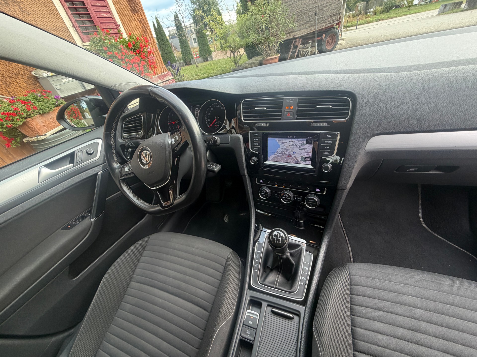 VW Golf 2.0 TDI Cup 4Motion-image-8