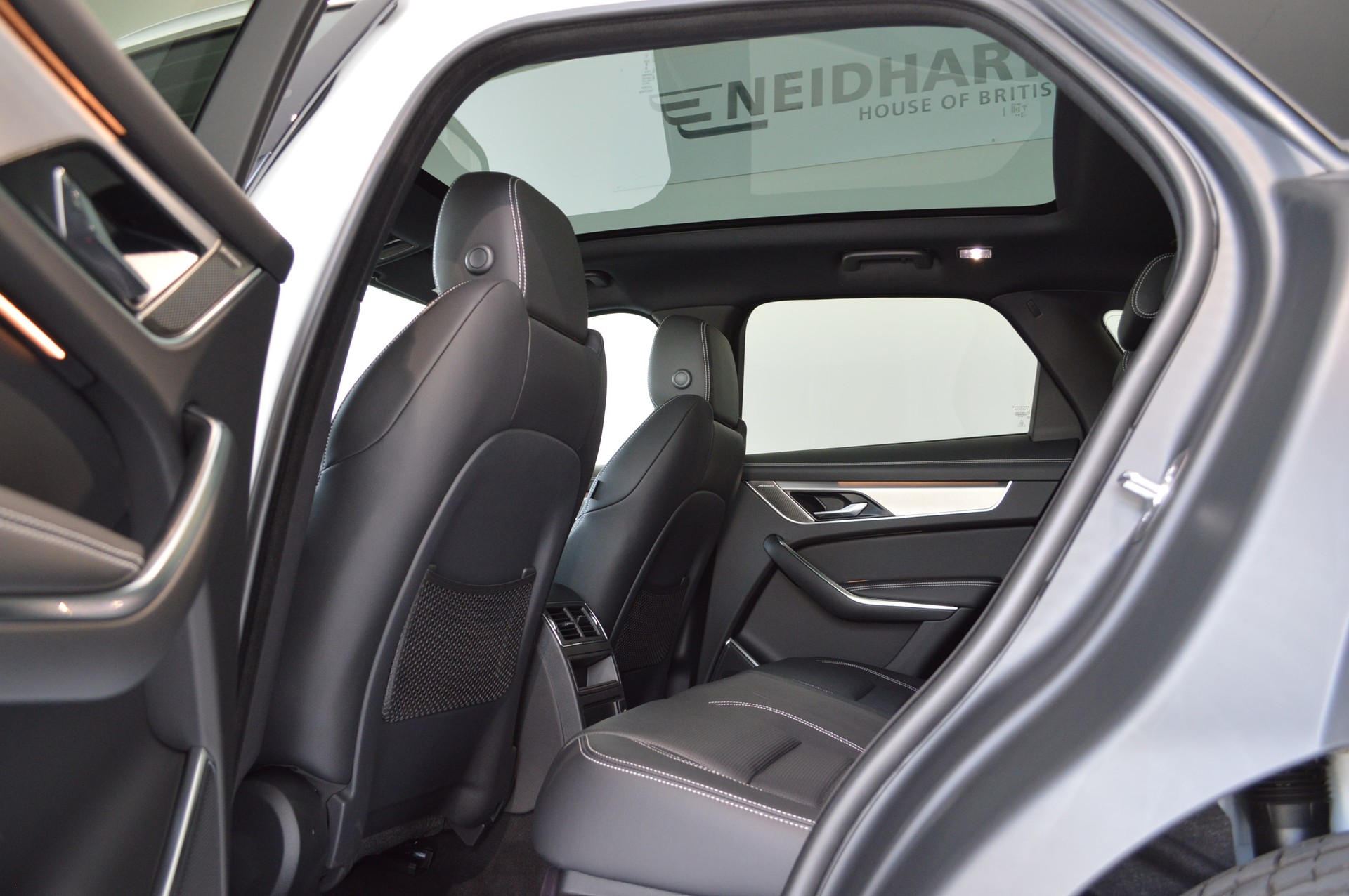 JAGUAR F-Pace 2.0 P250 R-Dynamic SE AWD-image-7
