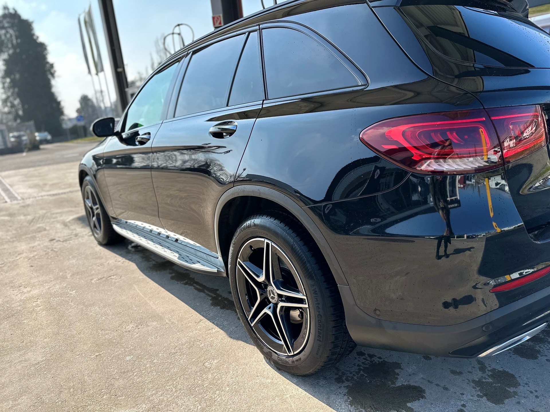 MERCEDES-BENZ GLC 300 AMG Line 4Matic 9G-Tronic-image-3