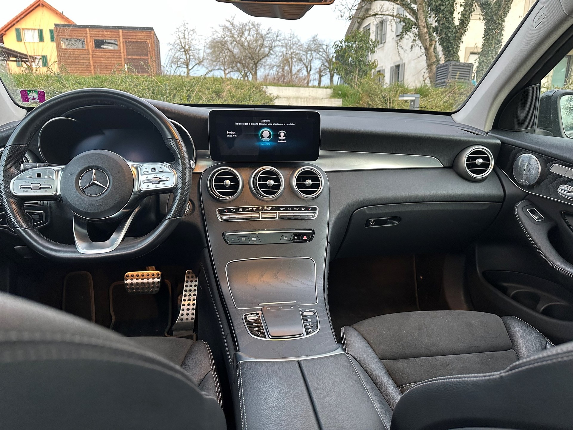 MERCEDES-BENZ GLC 300 AMG Line 4Matic 9G-Tronic-image-5