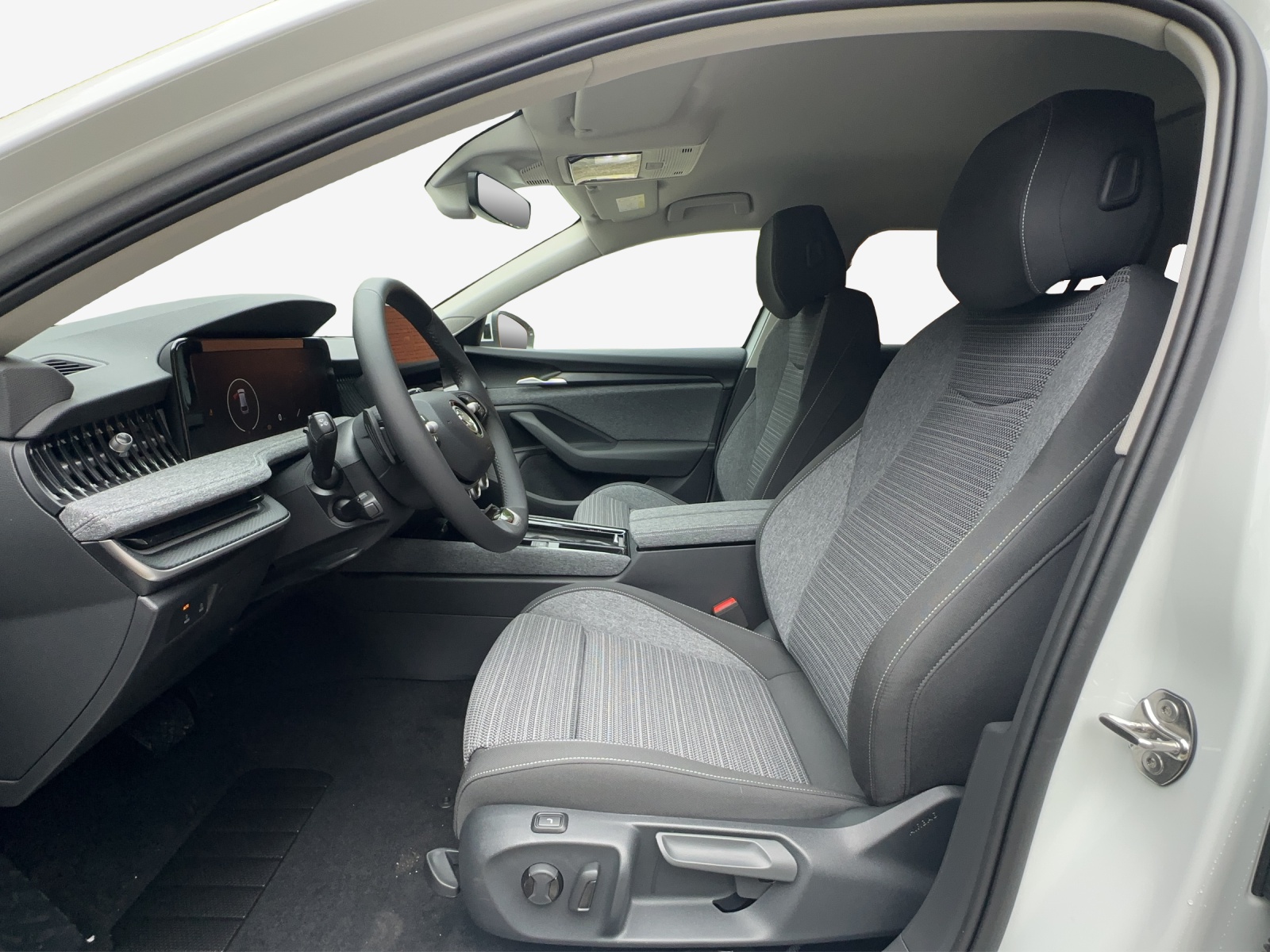 SKODA Superb Combi 2.0 TDi Selection DSG-image-6
