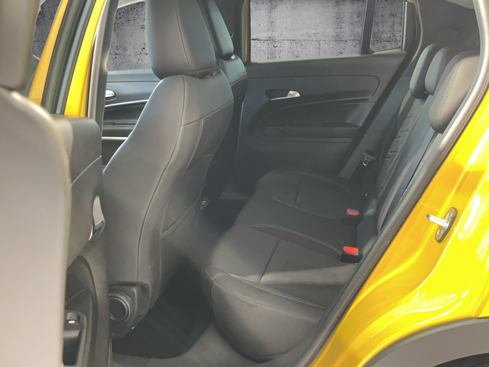 JEEP Avenger 1.2 MHEV Swiss Altitude-image-13