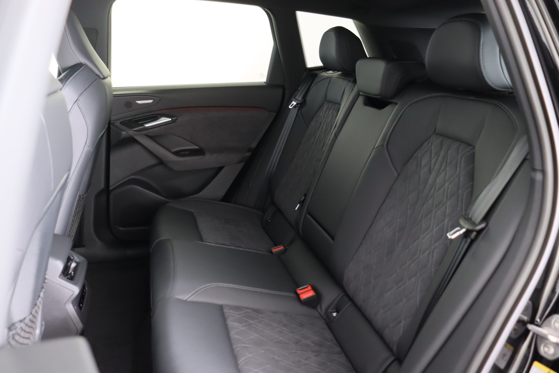 AUDI Q6 e-tron quattro-image-10