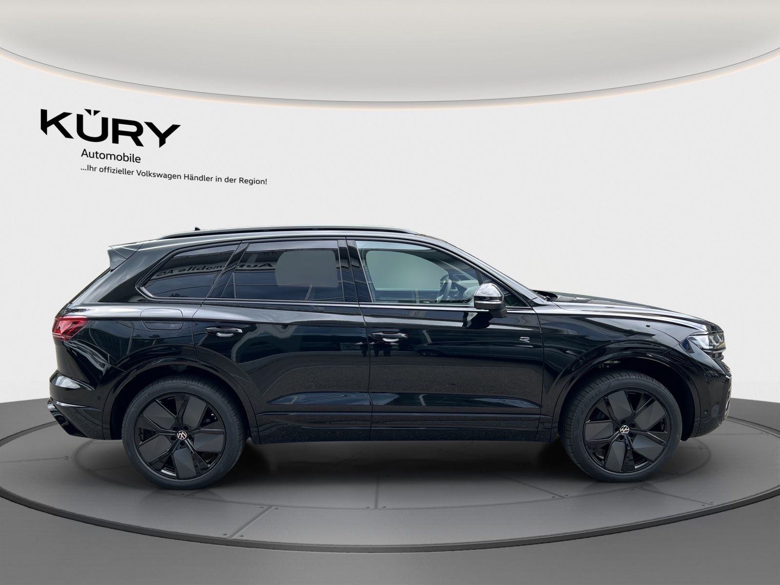 VW Touareg 3.0 TDI R-Line Tiptronic-image-3