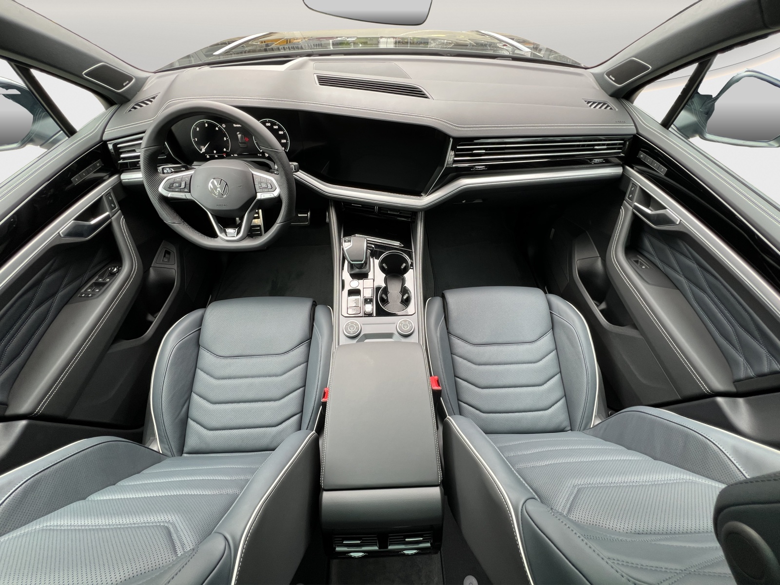 VW Touareg 3.0 TDI R-Line Tiptronic-image-10