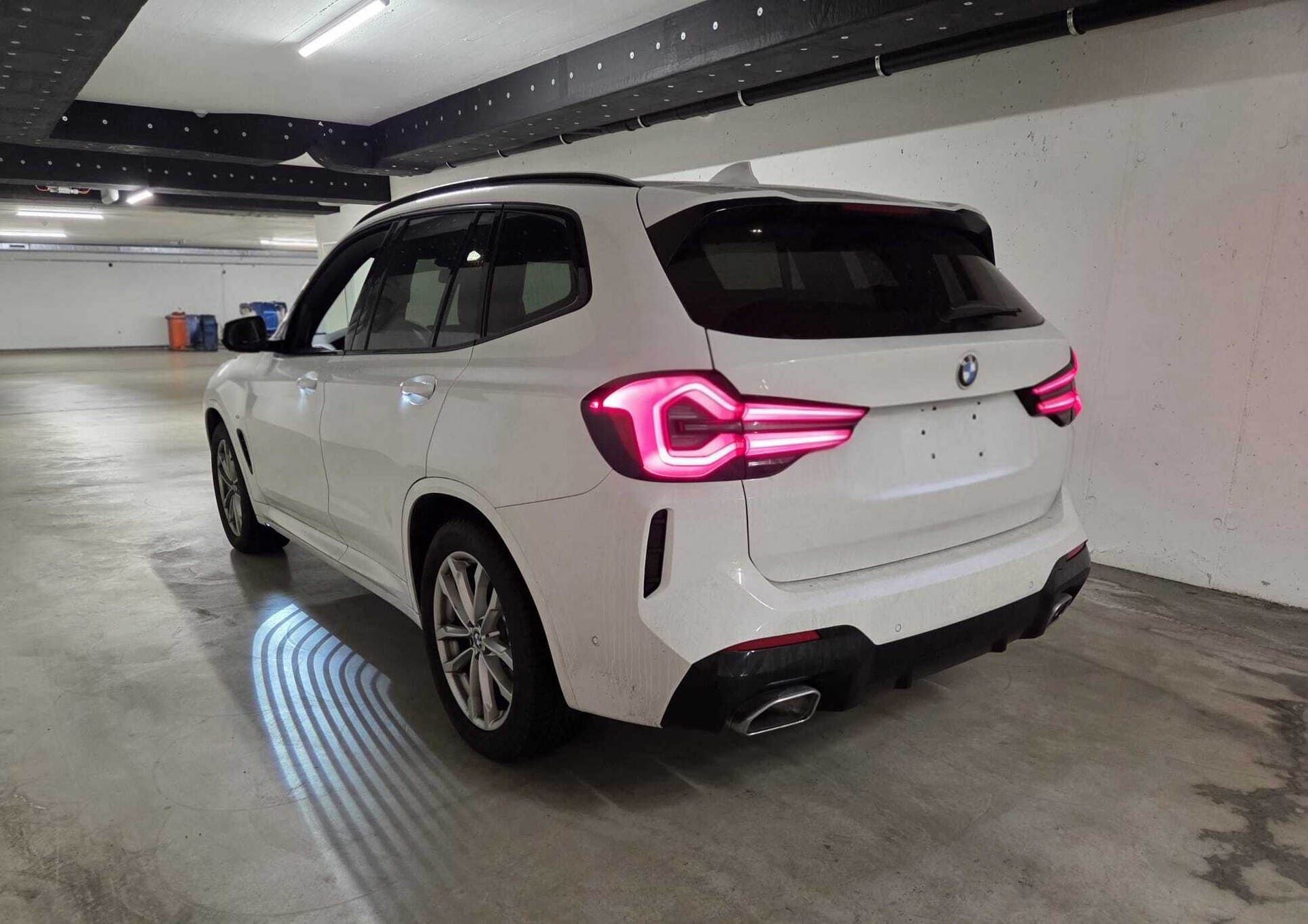 BMW X3 xDrive 48V 30d M Sport Individual-image-2