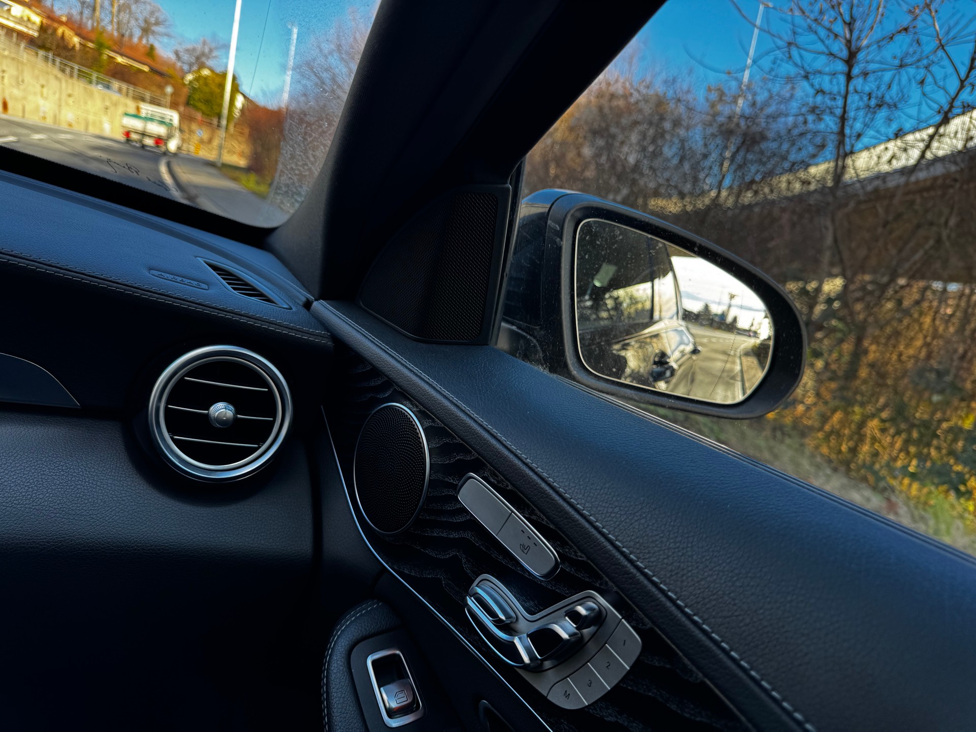 MERCEDES-BENZ C 250 BlueTEC AMG Line 4Matic 7G-Tronic-image-4