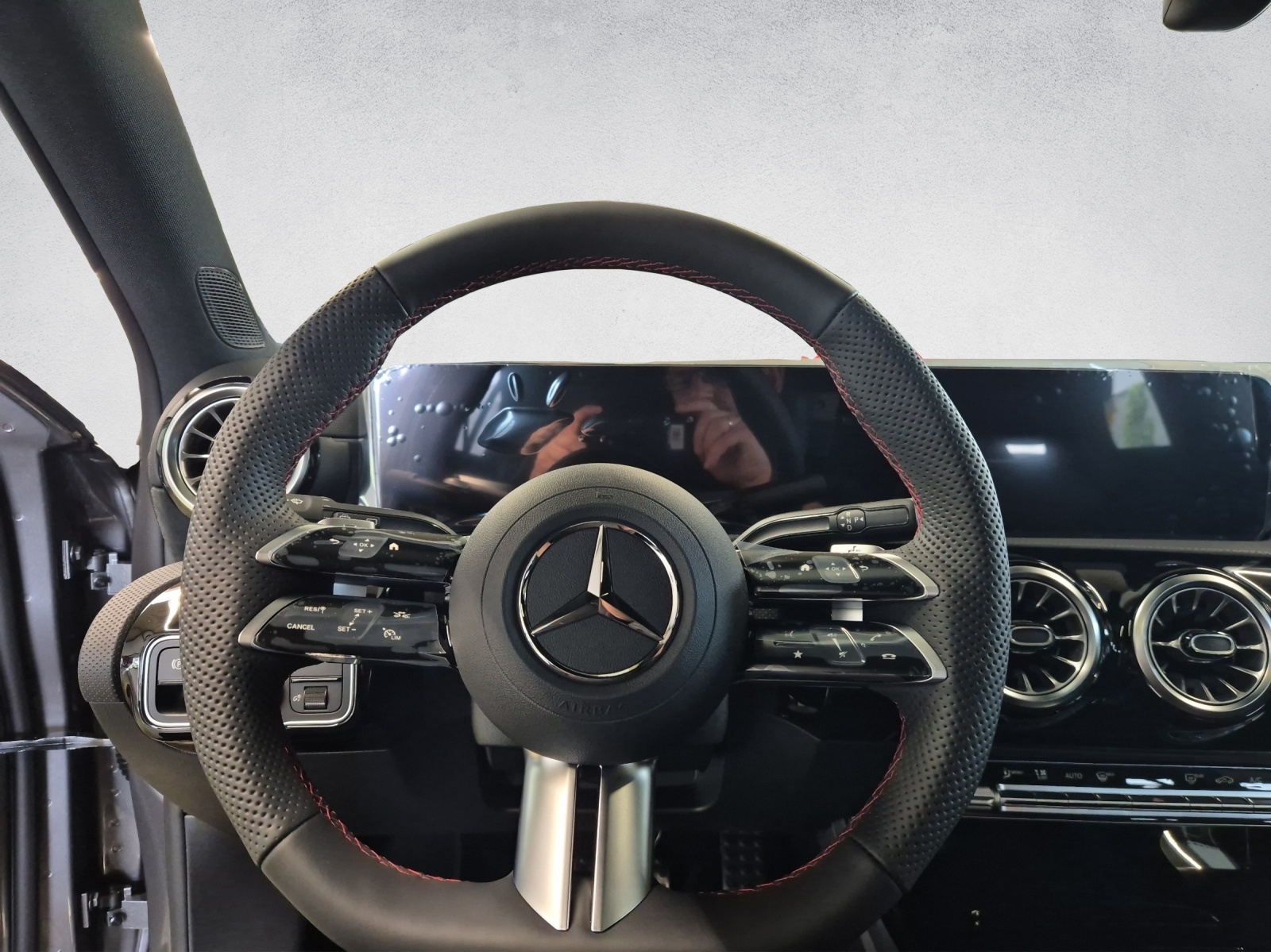 MERCEDES-BENZ A 200 AMG Line Night Star-image-9