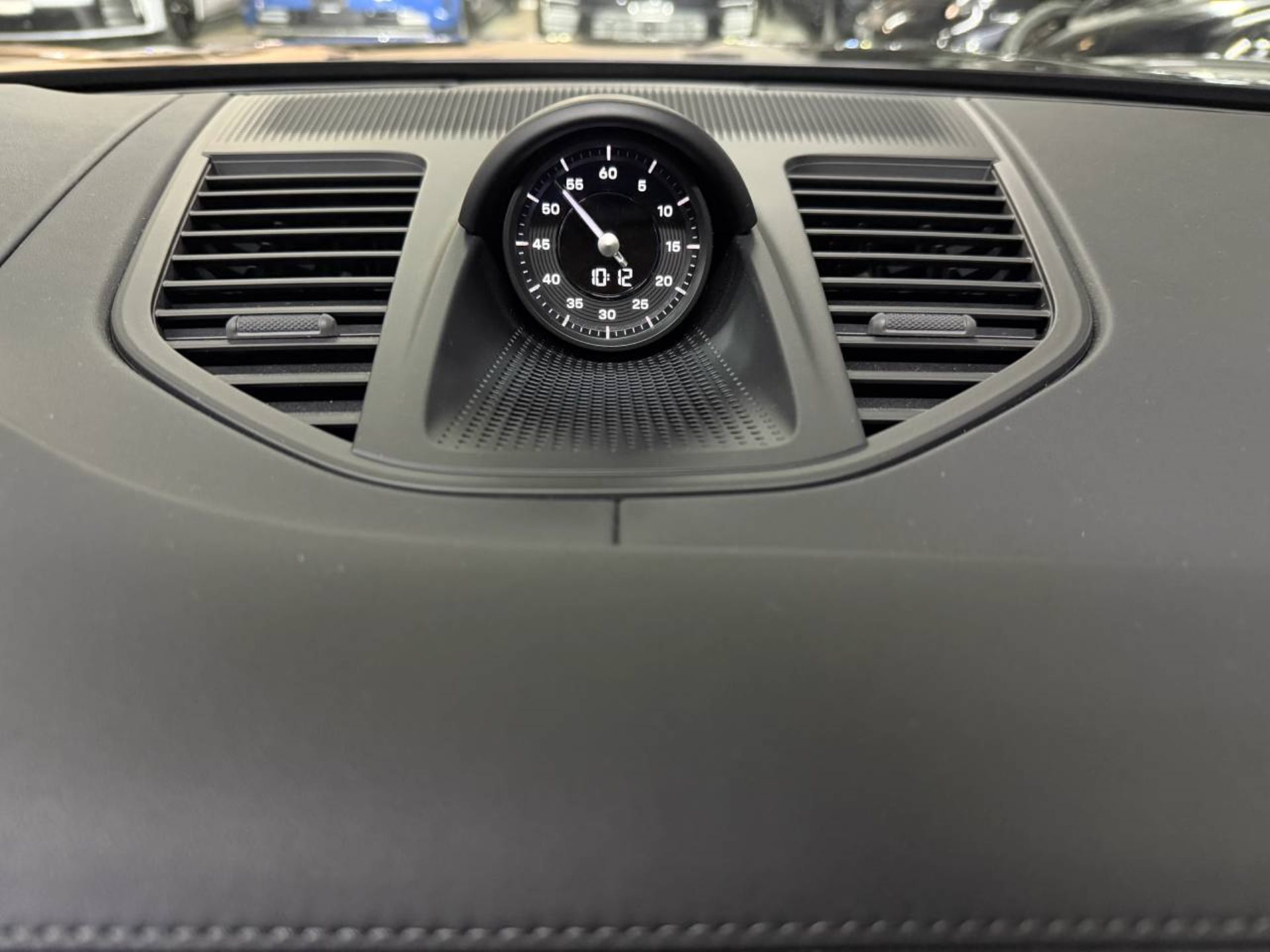 PORSCHE Panamera 4 E-Hybrid (MY24)-image-27