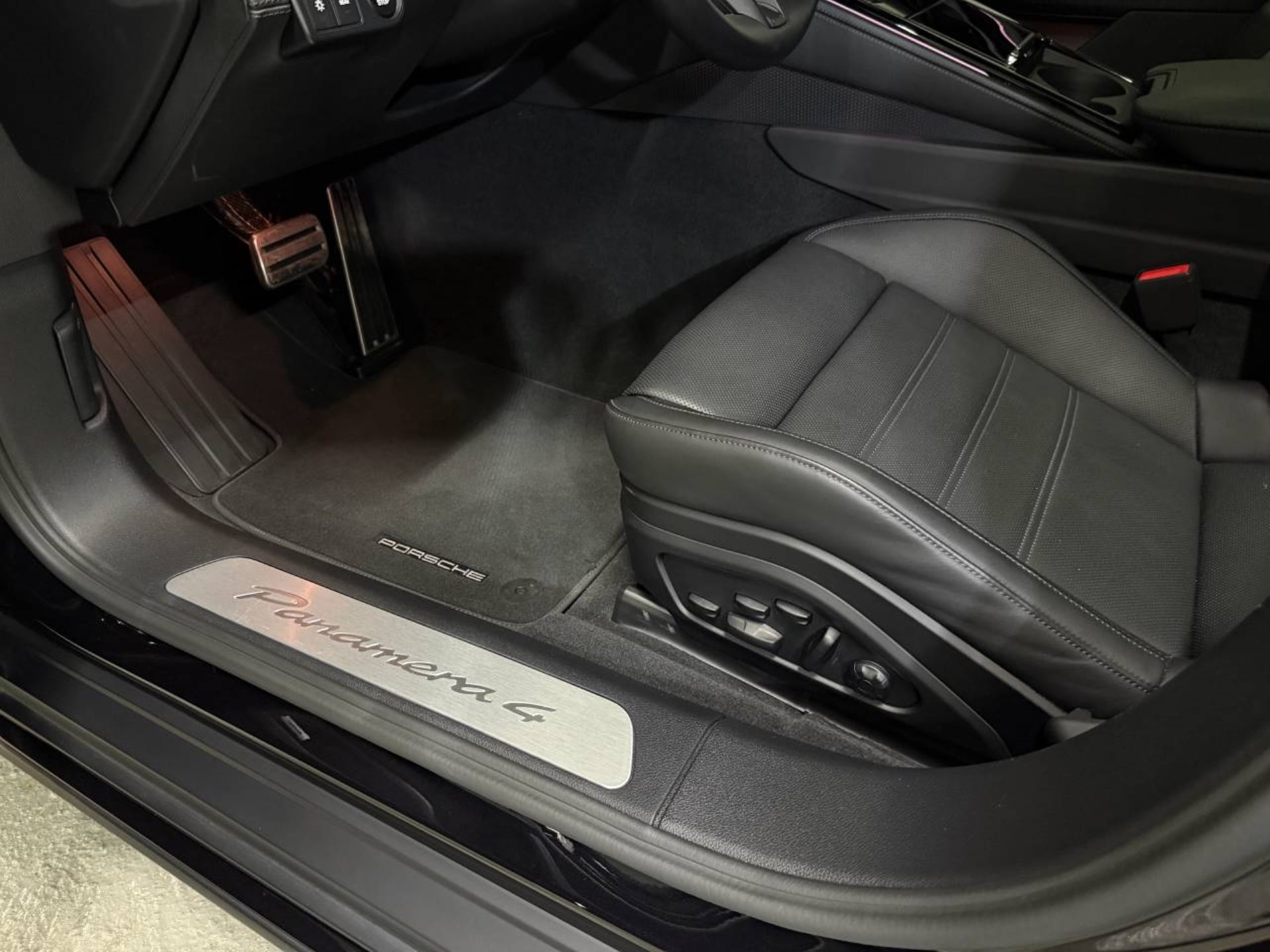 PORSCHE Panamera 4 E-Hybrid (MY24)-image-24