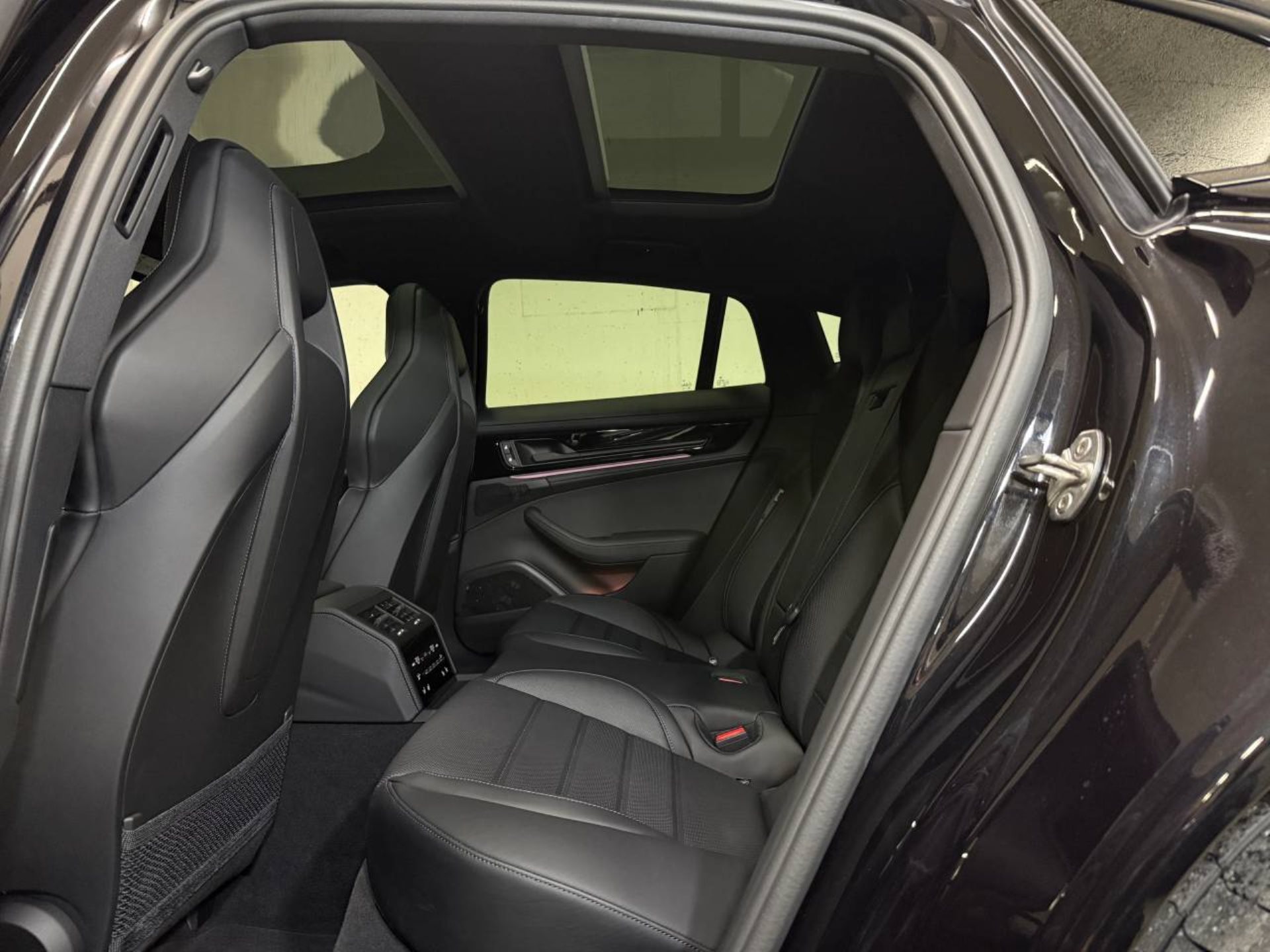 PORSCHE Panamera 4 E-Hybrid (MY24)-image-19