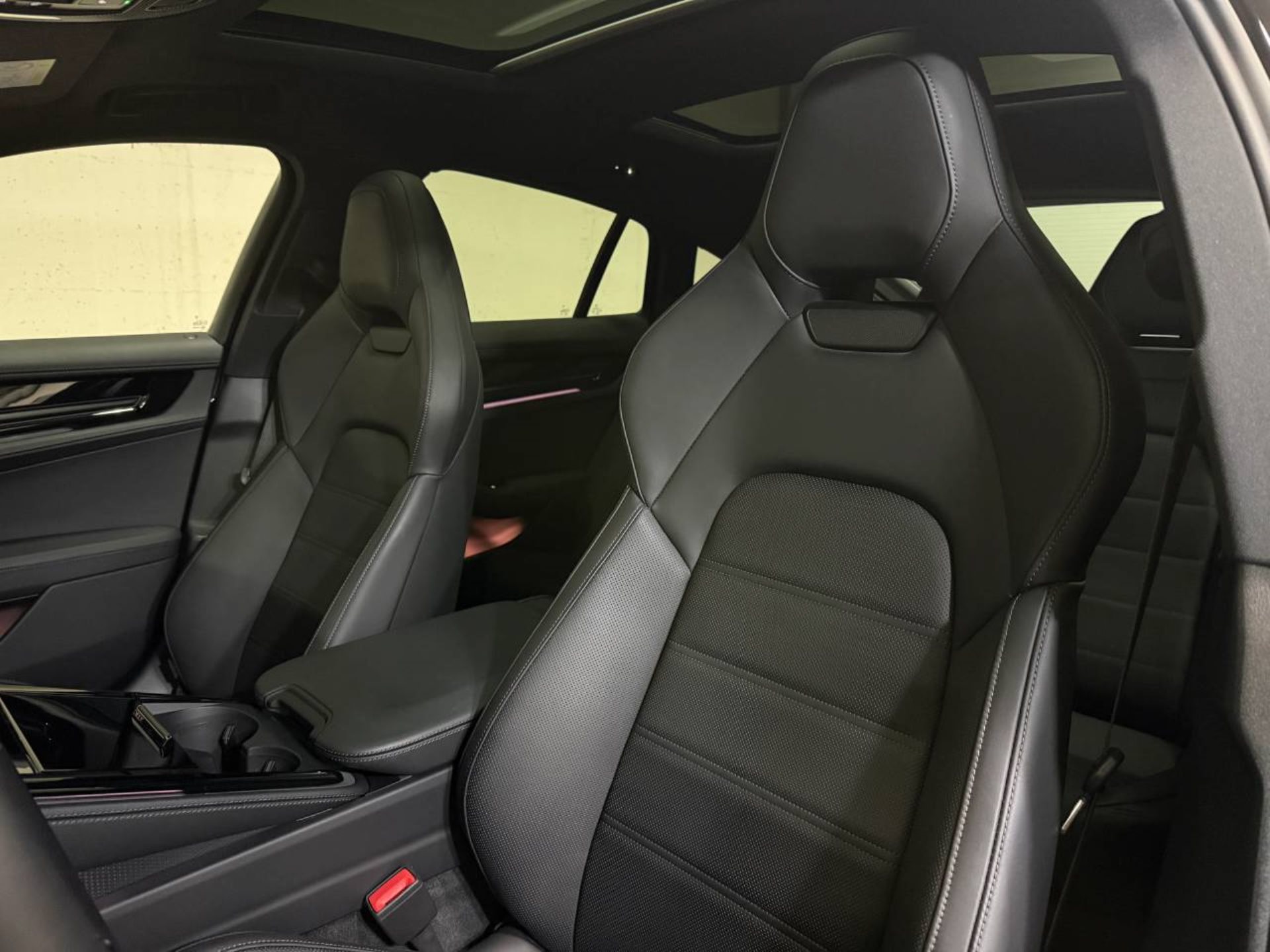 PORSCHE Panamera 4 E-Hybrid (MY24)-image-4