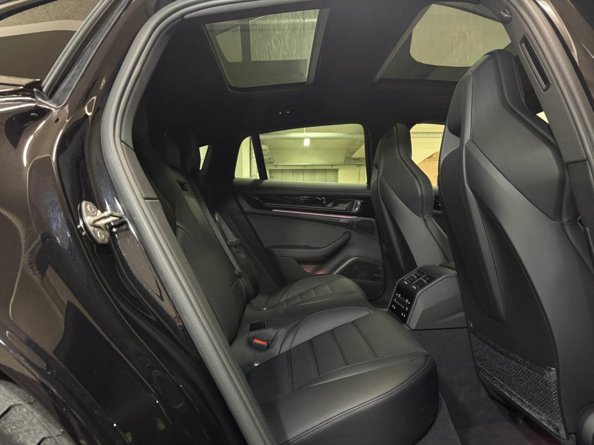 PORSCHE Panamera 4 E-Hybrid (MY24)-image-17