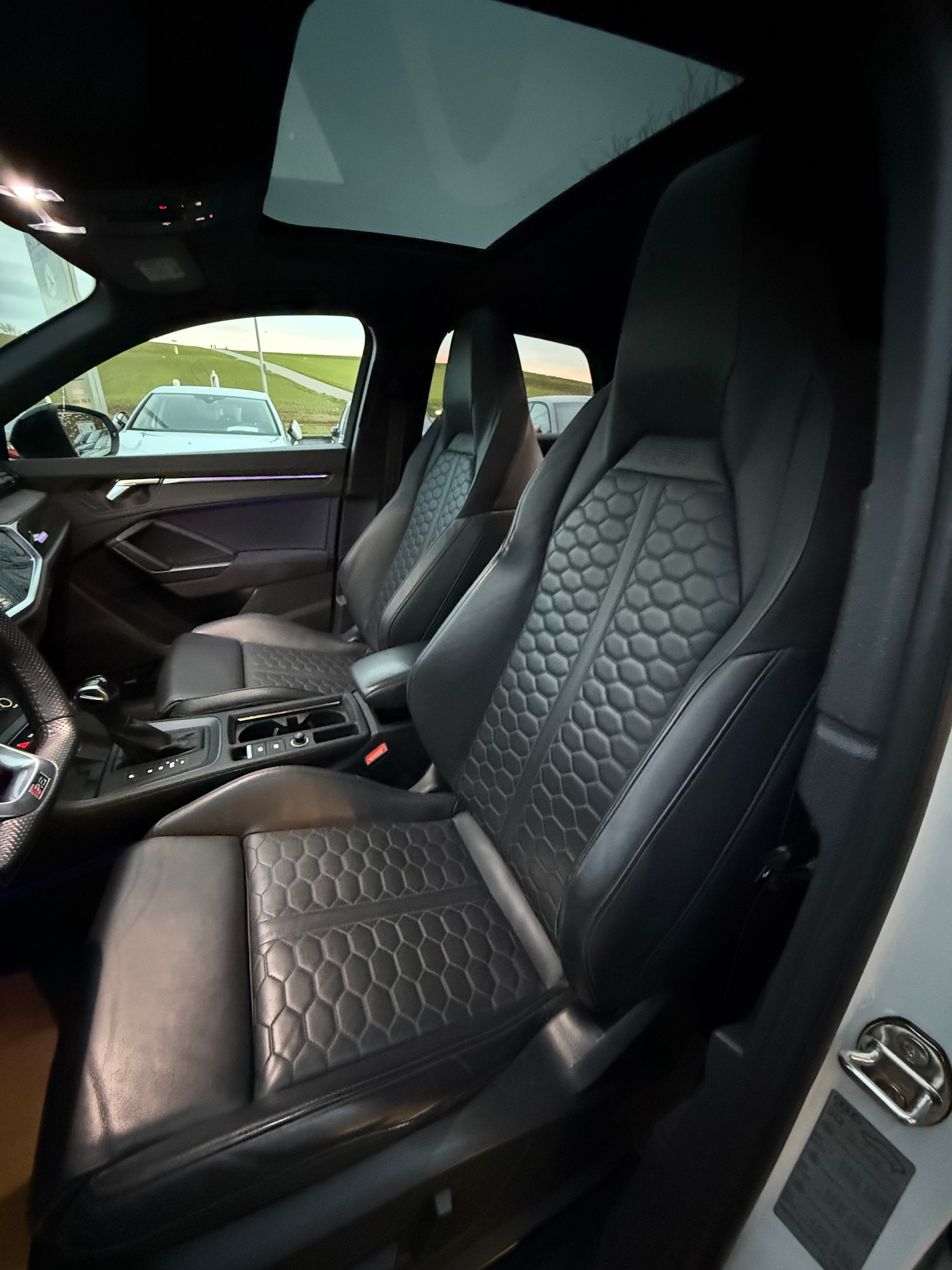 AUDI RS Q3 Sportback quattro S tronic-image-5