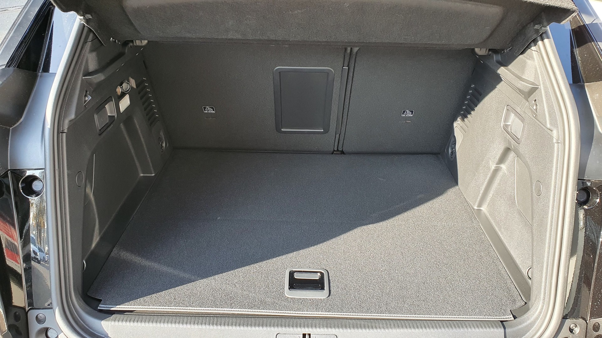 PEUGEOT 3008 300e Hybrid4 GT Pack-image-7