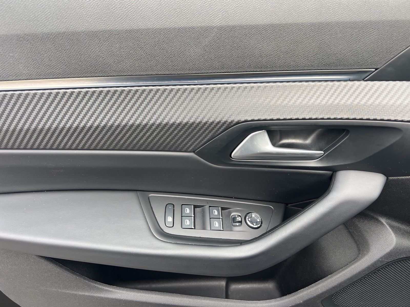 PEUGEOT 508 2.0 Blue HDI GT EAT8-image-9