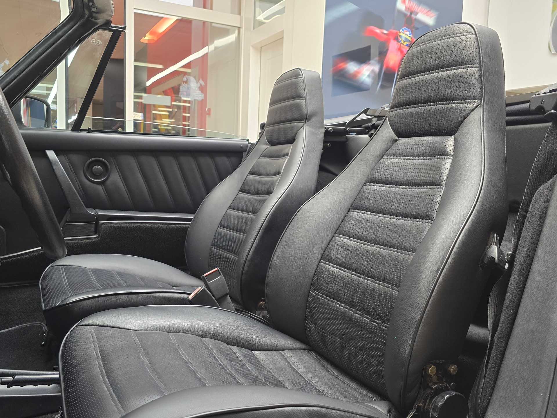 PORSCHE 911 Carrera Cabrio-image-9