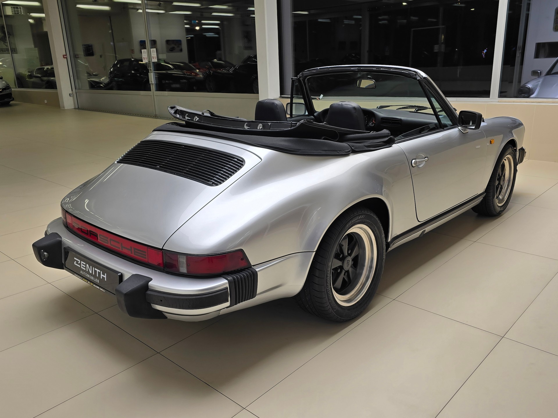 PORSCHE 911 Carrera Cabrio-image-4