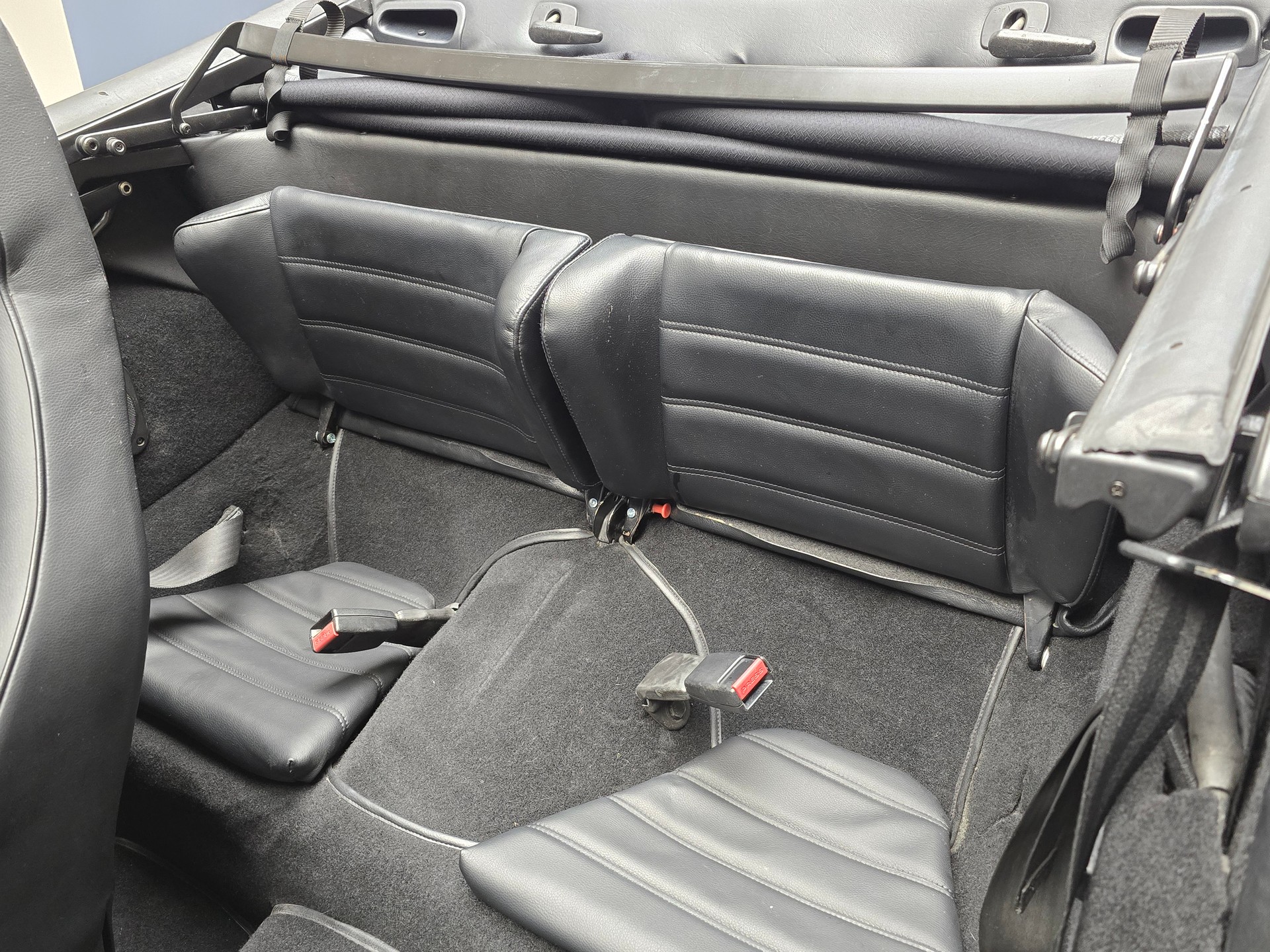 PORSCHE 911 Carrera Cabrio-image-14