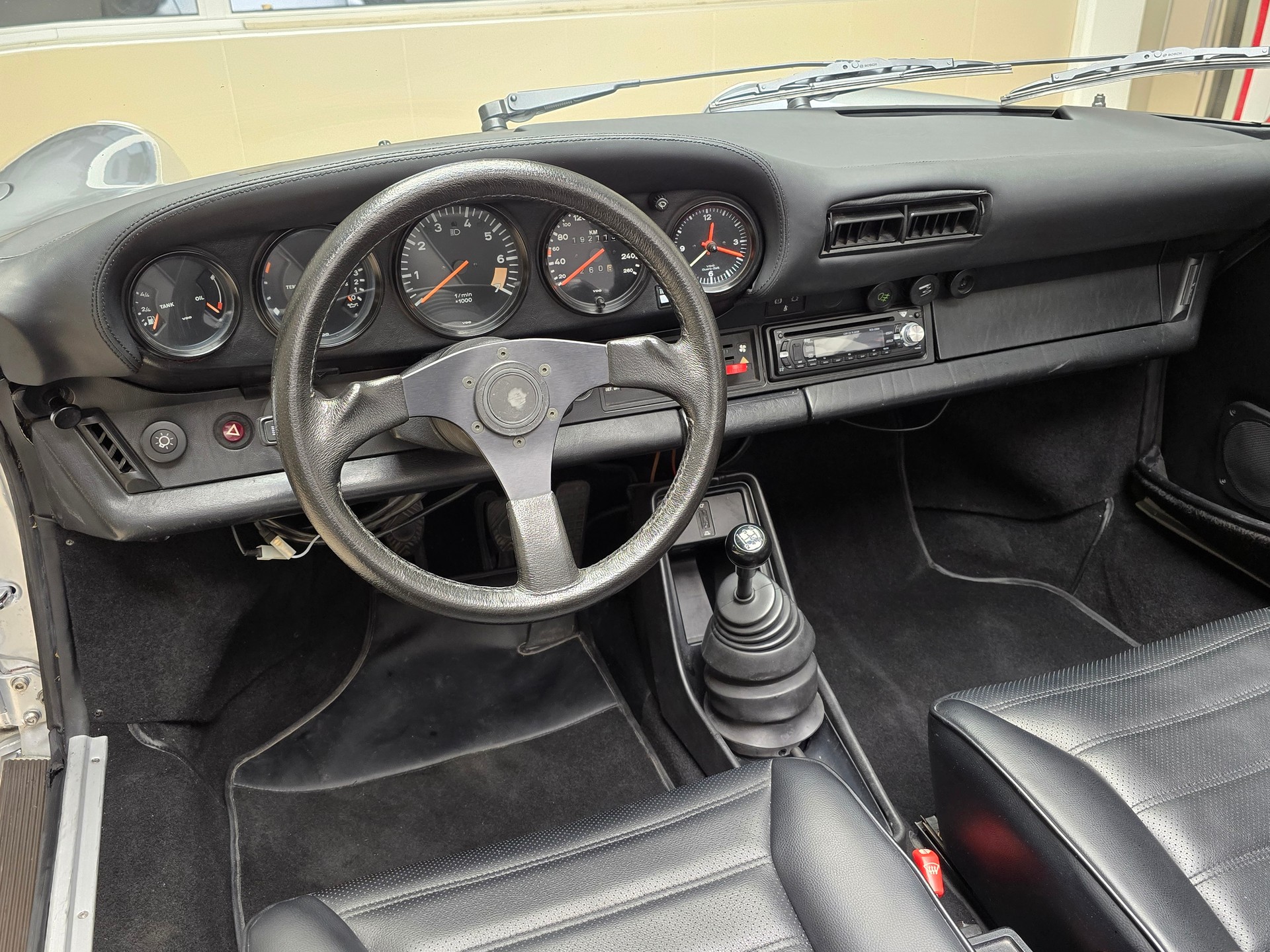 PORSCHE 911 Carrera Cabrio-image-10