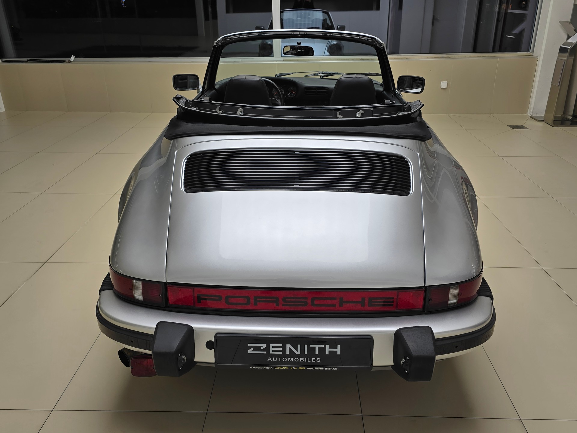 PORSCHE 911 Carrera Cabrio-image-5
