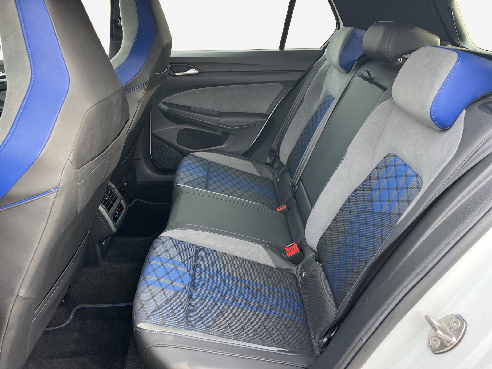 VW Golf 2.0 TSI R DSG 4 Motion-image-11