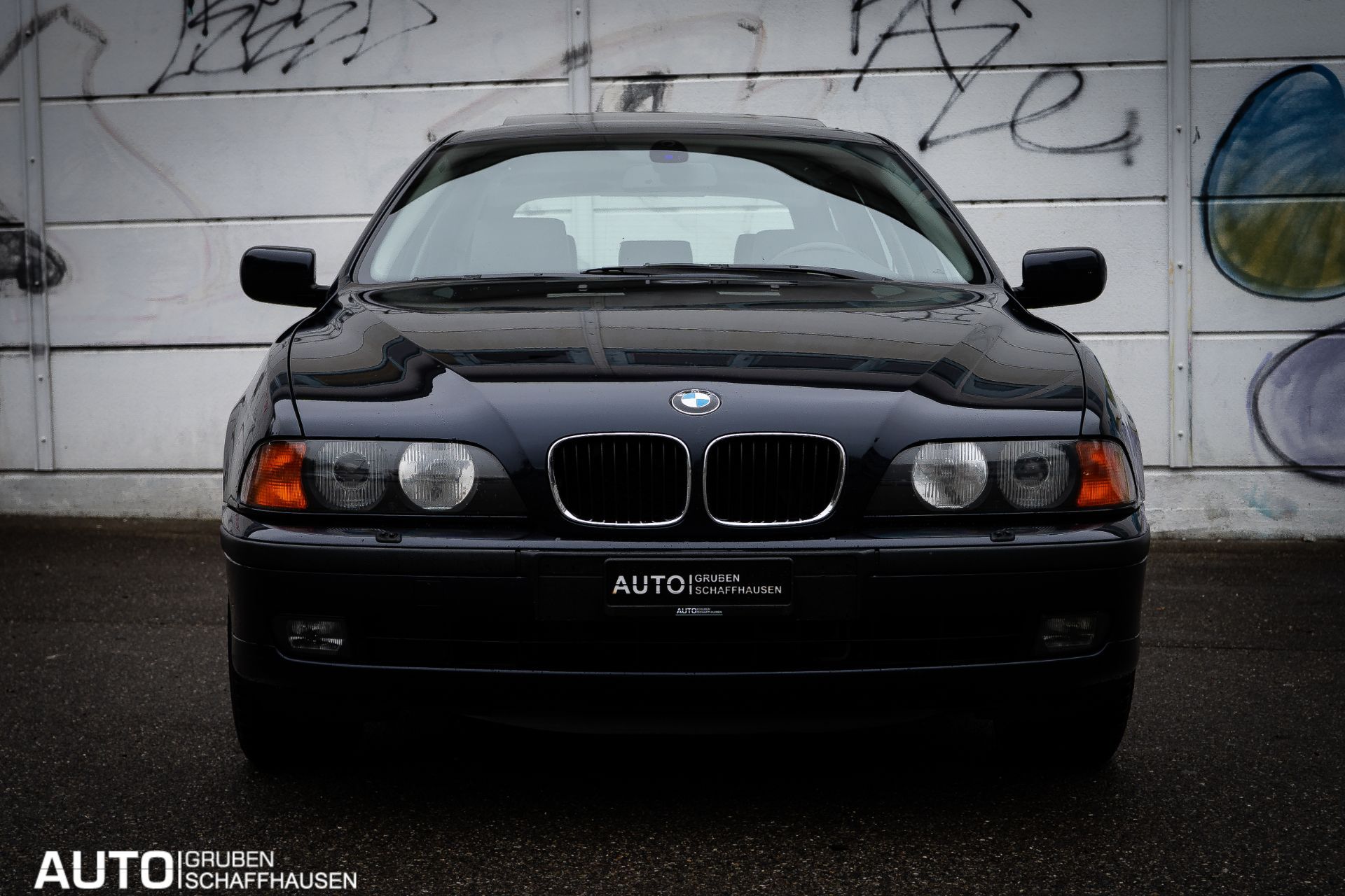 BMW 523 i Touring-showroom-element-3