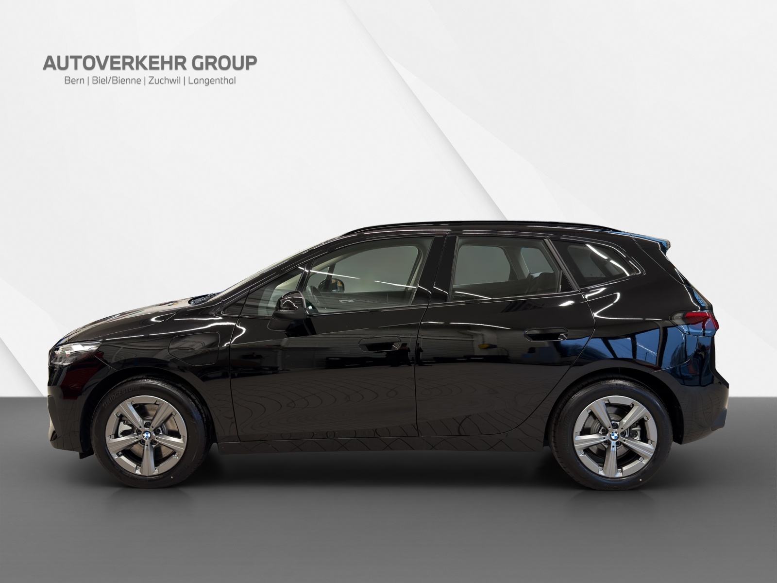 BMW 230e xDrive Active Tourer-image-2