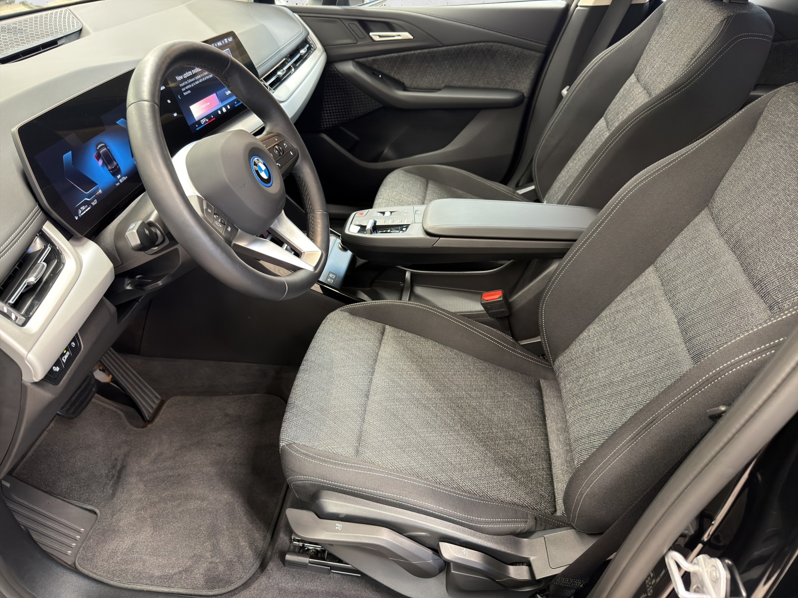 BMW 230e xDrive Active Tourer-image-9