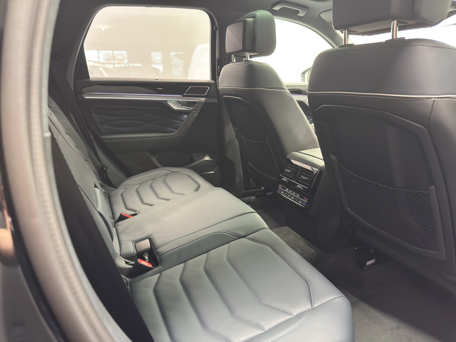 VW Touareg 3.0 V6 TDI 286 R-Line Final Edition-image-8