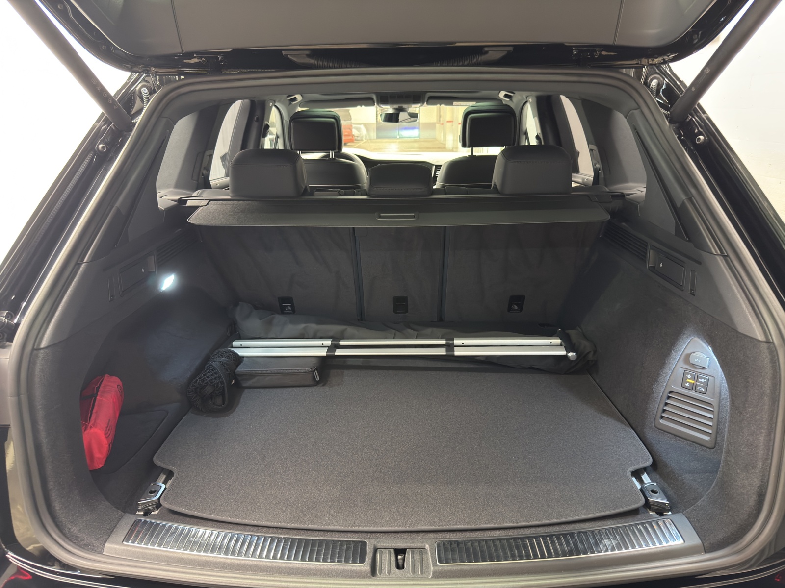 VW Touareg 3.0 V6 TDI 286 R-Line Final Edition-image-9