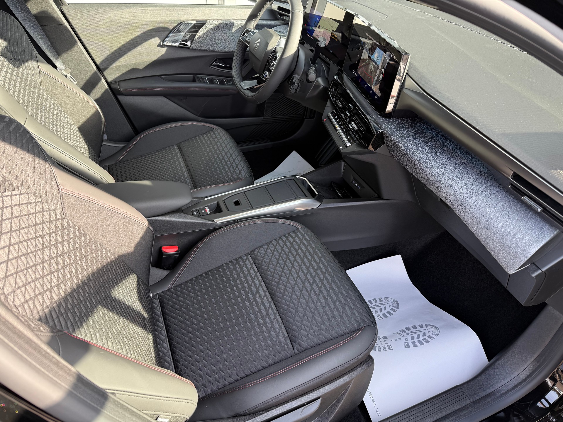 RENAULT Clio 1.8 E-Tech Techno-image-7