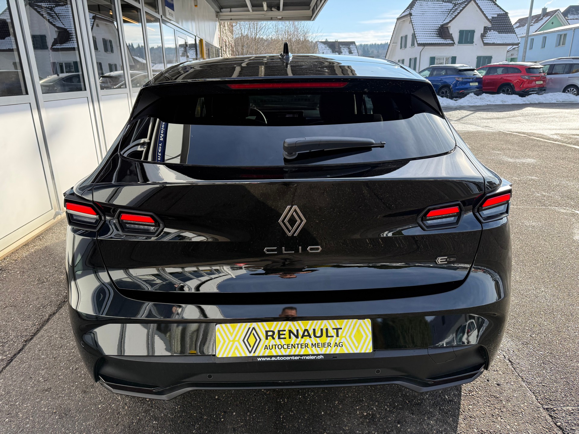 RENAULT Clio 1.8 E-Tech Techno-image-4