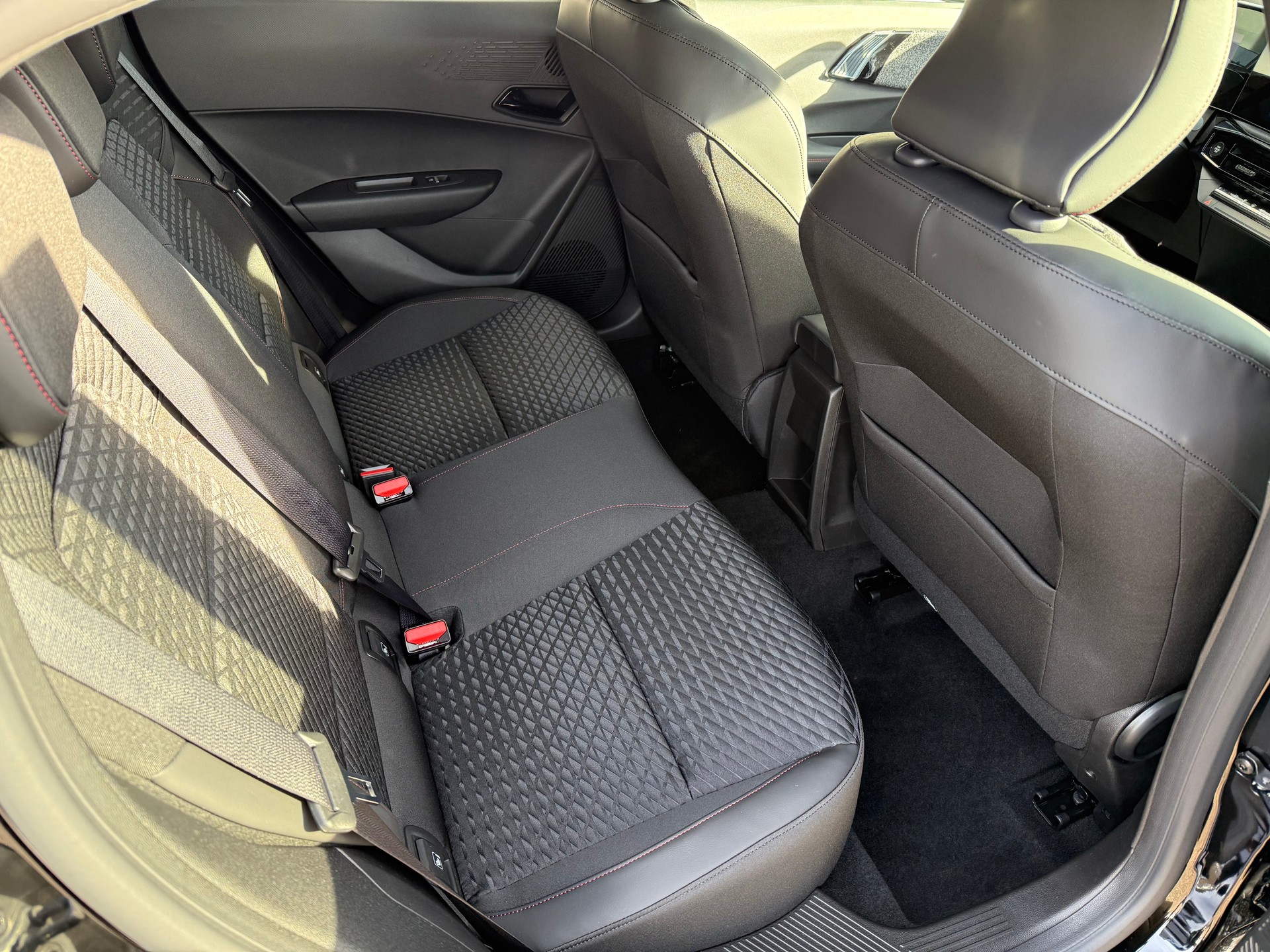 RENAULT Clio 1.8 E-Tech Techno-image-9