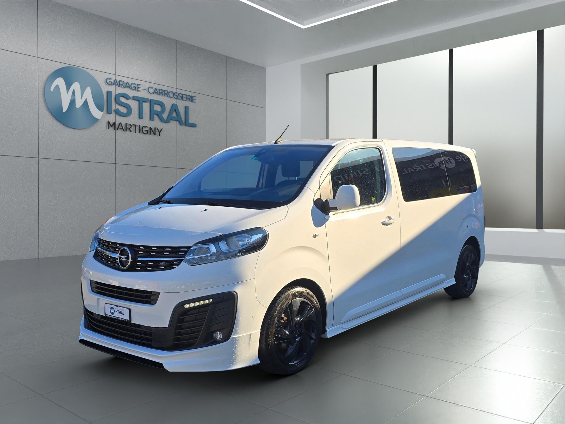 OPEL Zafira Life M 2.0 CDTI 150 Business Edition S/S-image-0