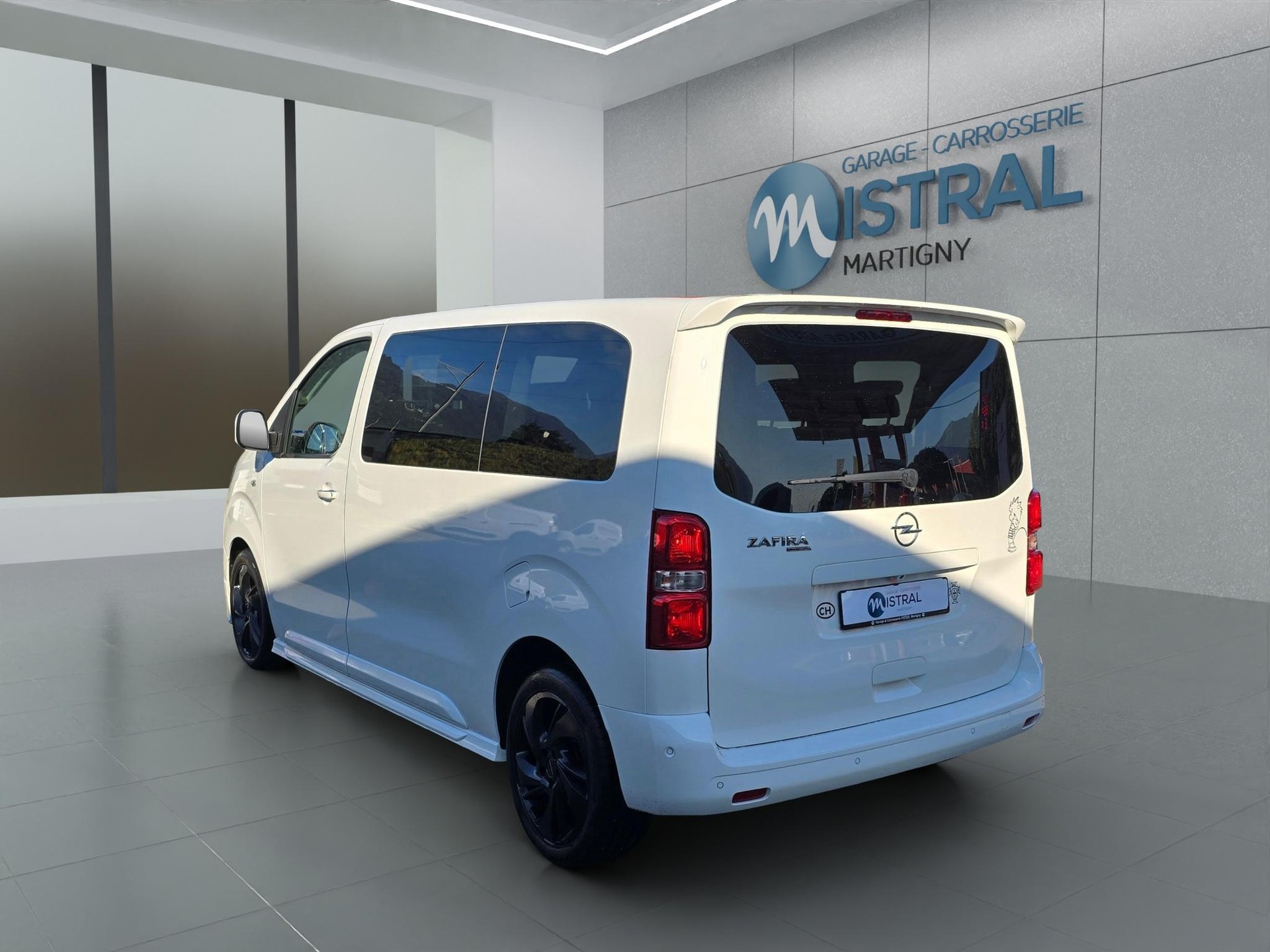 OPEL Zafira Life M 2.0 CDTI 150 Business Edition S/S-image-2