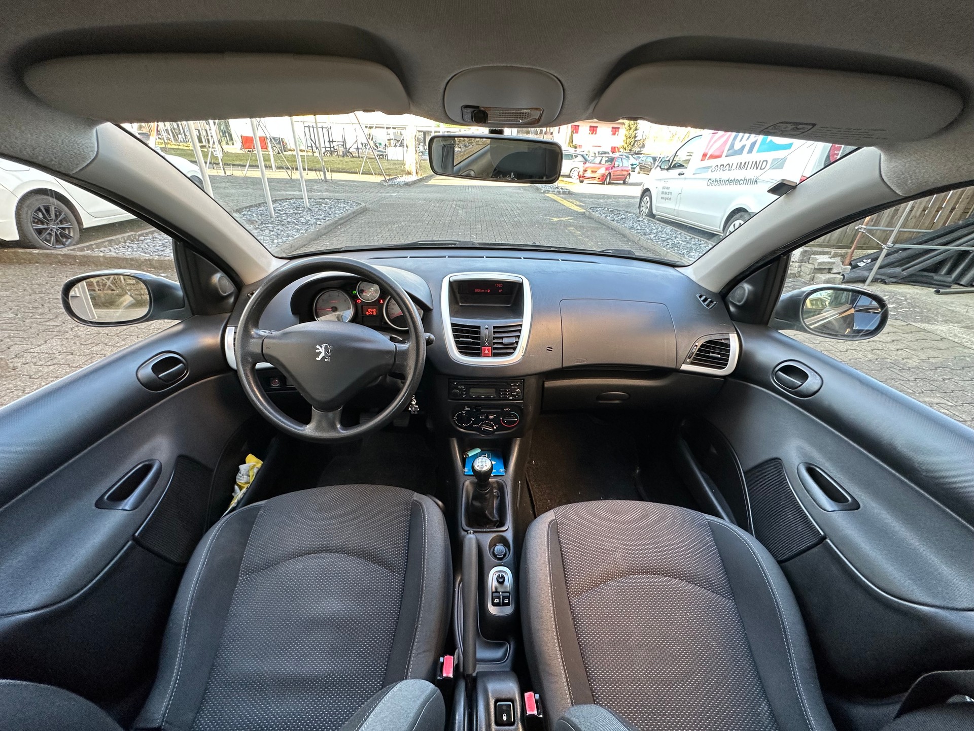 PEUGEOT 206+ 1.4 Trendy-image-8