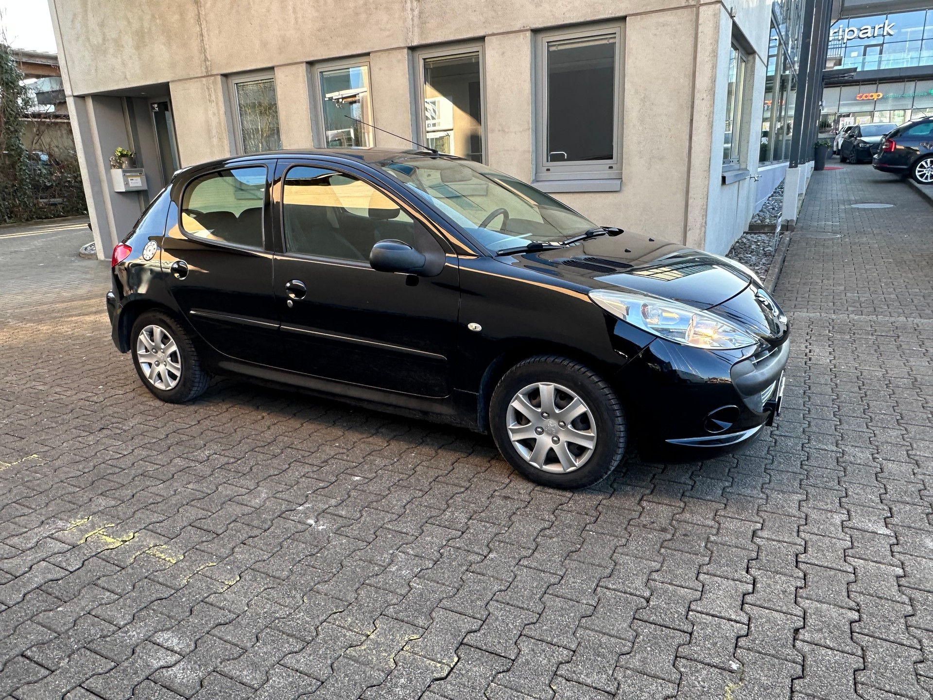 PEUGEOT 206+ 1.4 Trendy-image-5