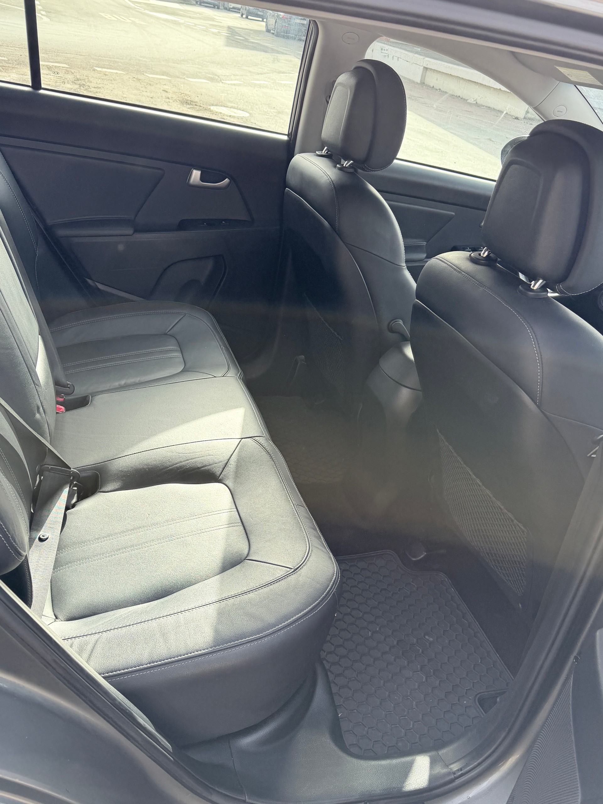 KIA Sportage 2.0 CRDi Style 4WD Automatic-image-10